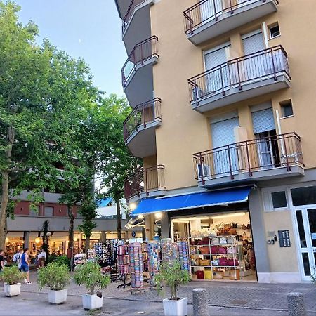 Delfino 19 Apartment Bibione Bagian luar foto