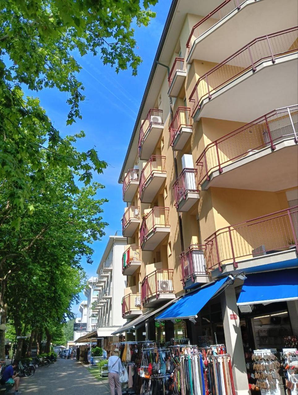 Delfino 19 Apartment Bibione Bagian luar foto