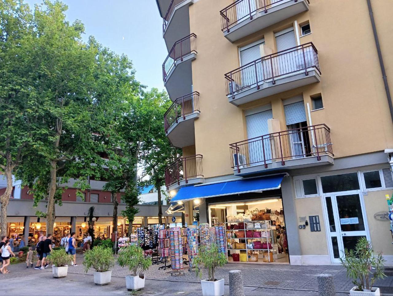 Delfino 19 Apartment Bibione Bagian luar foto